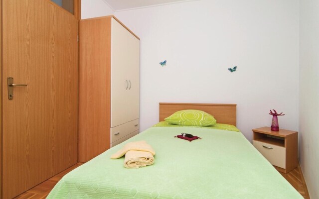Nice Home in Misevac With Wifi and 2 Bedrooms