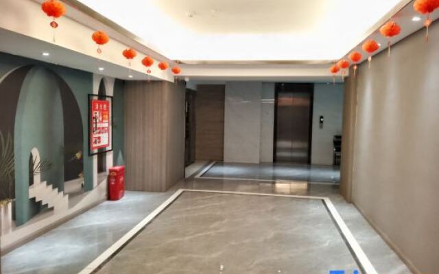 Tiancheng Hotel (Huaxi Biancheng Building)