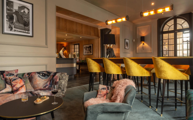 The Originals Boutique, La Maison Rouge