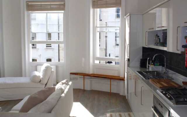 1 Bedroom Regency Flat Near Brighton Beach