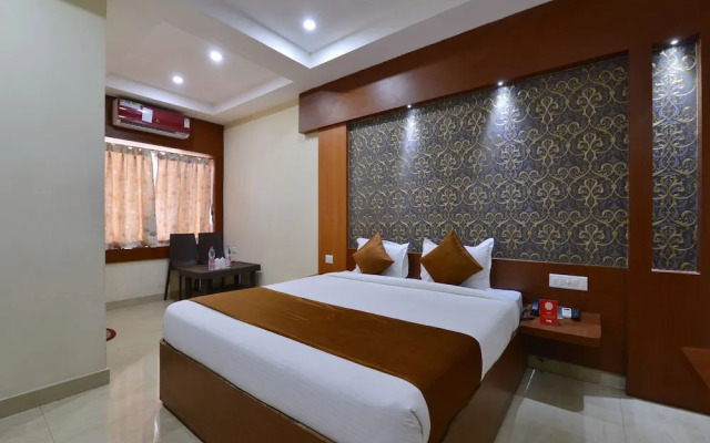 OYO 9048 Hotel Lucifer