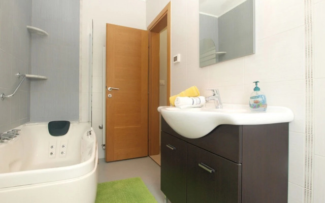 Apartment 1695