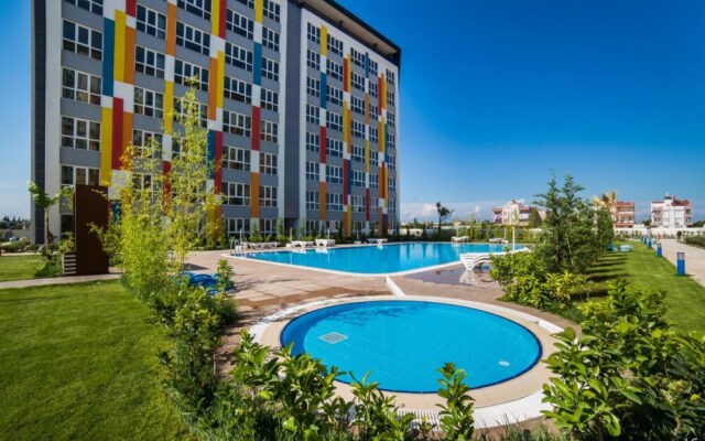 Central Flat With Shared Pool Near Antalya Airport