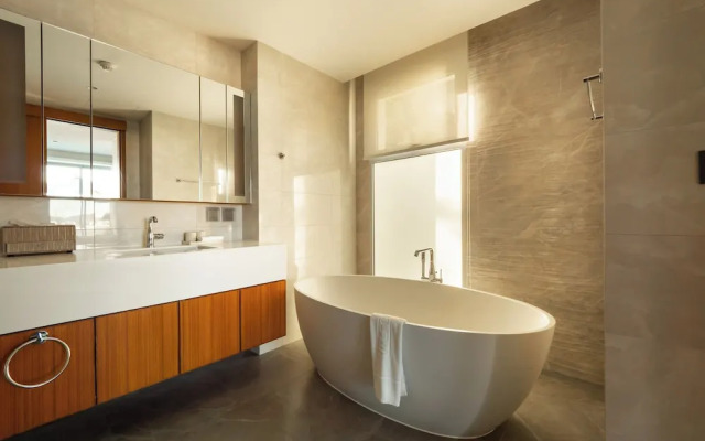 Beautiful Apt with a Pool