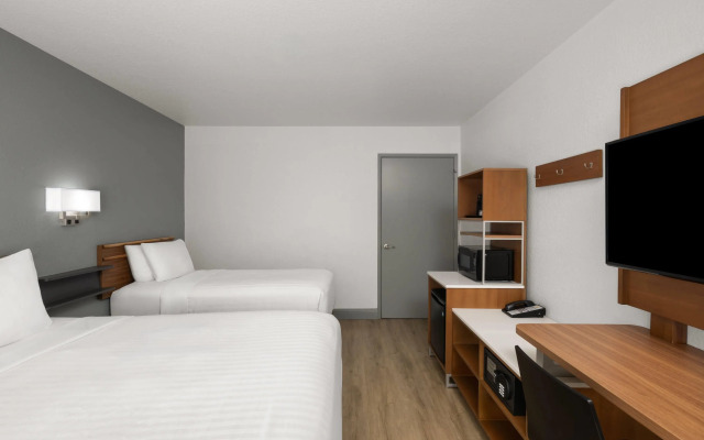 Super 8 by Wyndham Fort Bragg