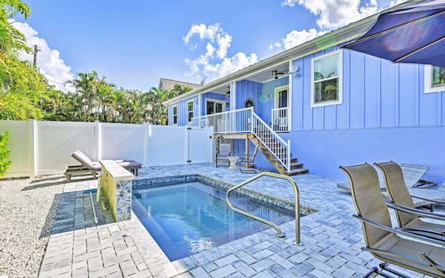 'chic on the Beach' Luxe Anna Maria Island Retreat