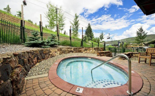 Zephyr Mountain Lodge