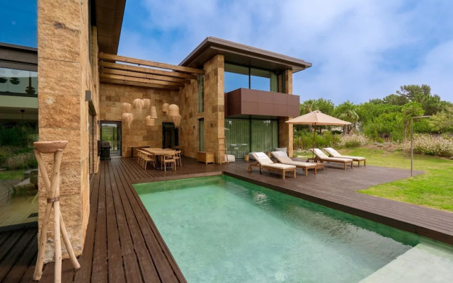 Troya Regal Villa By Cadenzalux