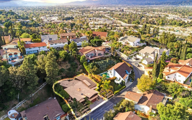 Skyhill Oasis W/ Hot Tub Walk To Universal 4 Bedroom Home
