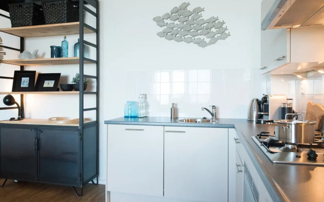 Appealing Apartment in Den Haag With Balcony, Terrace