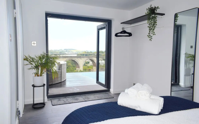 New Panoramic Riverview Apartment With Ev Plug