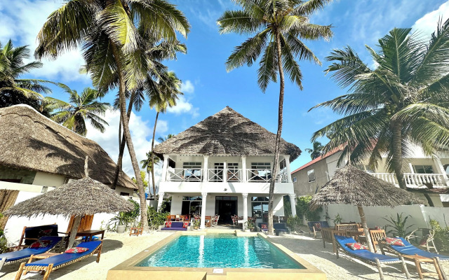 African Paradise Beach Hotel