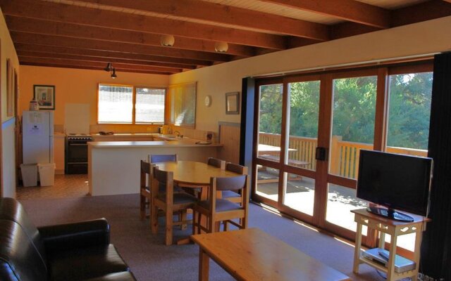 Bayplay Cottage And Portsea Apartments