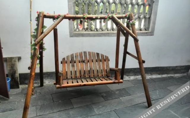 Qingqin Hostel