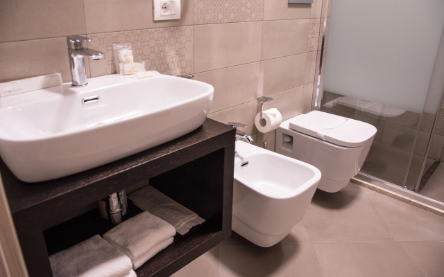 8 Room Hotel