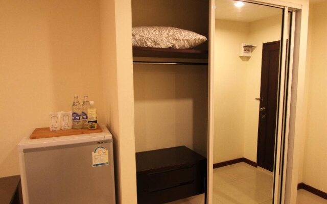 The Royal Bee Apart Hotel