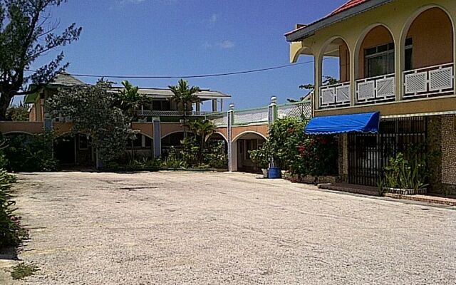 Cariblue Beach Hotel And Scuba Diving Resort