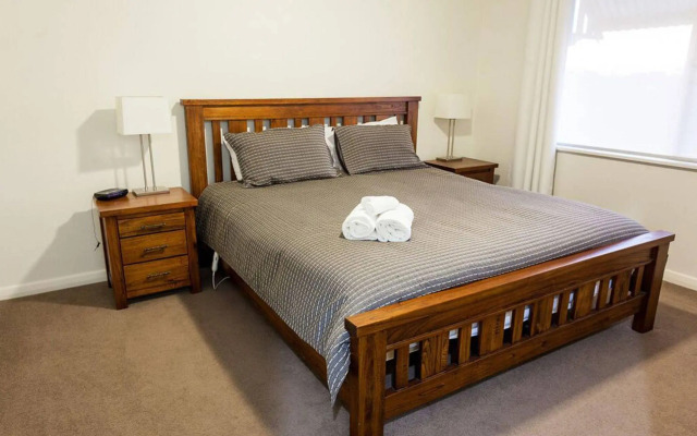 Point Lonsdale Holiday Apartments - Adults only