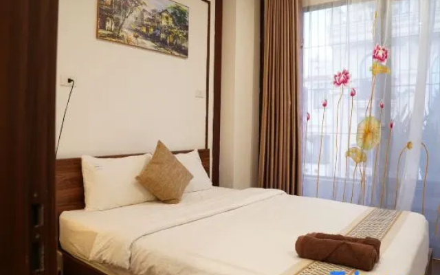 The Windie Home - Bright Corner Room - Street View - Hoan Kiem Lake – Guest Rooms – Hanoi