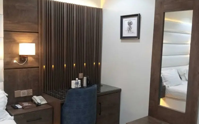 Ten15 Hotel & Suites