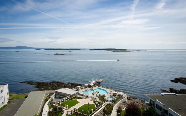 Oak Bay Beach Hotel