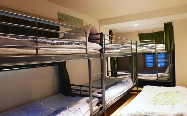 Hotel 3000 Jyuraku - Hostel