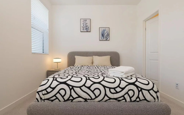 Modern Designer Stay Bright Chic Spacious