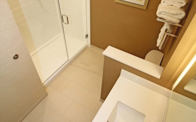 Fairfield Inn & Suites London