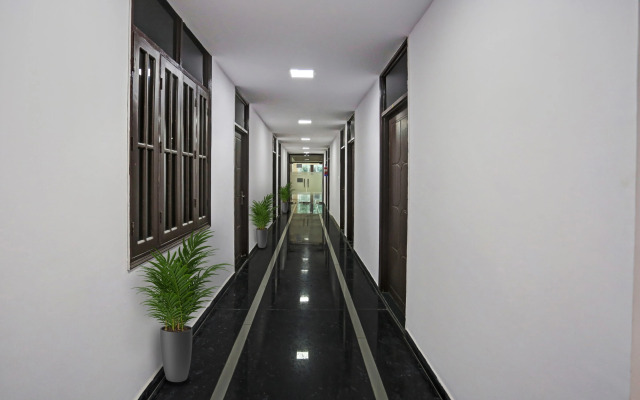 Collection O Hotel Holidays Inn and Banquet