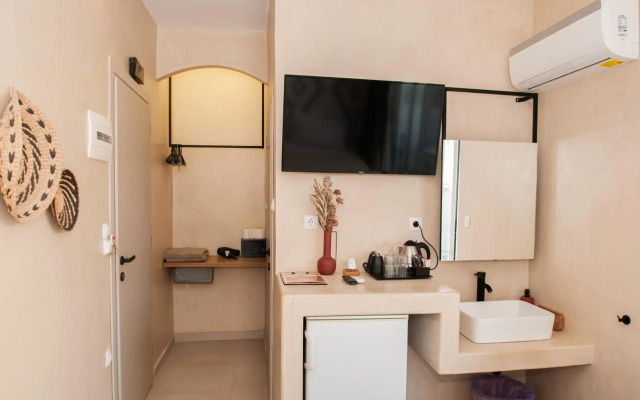 Atma Beach Rooms & Suites