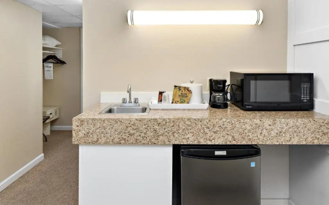 Brighton Suites Hotel