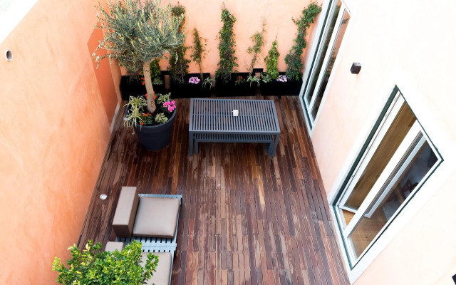 FLORA Chiado Apartments