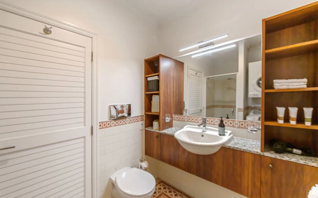Elegant 2BR Princes Wharf Apartment