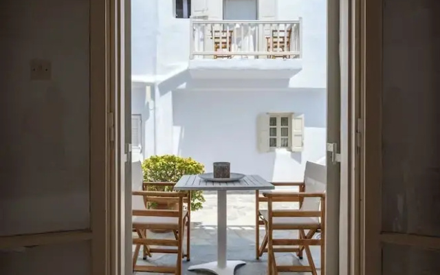 Mykonos Twins
