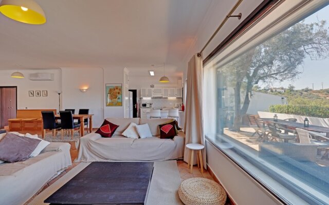 Villa Eiras Altas Grande by Portucasa