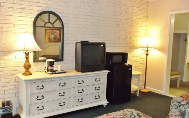 Americas Best Inn & Suites Wilmington