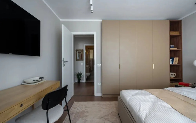 Views of all the Palaces 2BR Stunner