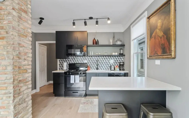 Spectacular Pilsen Studio for 2! by AllSet Turnover