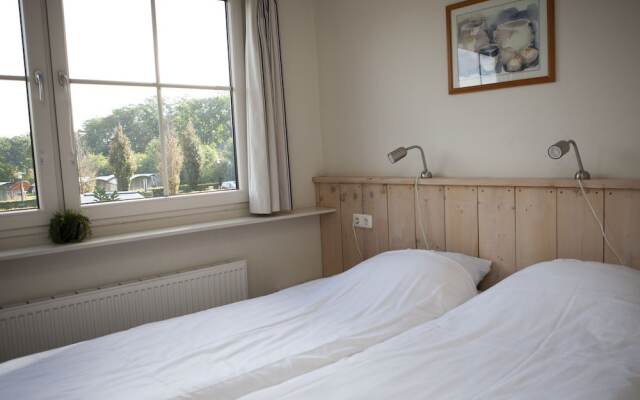 Spacious Farmhouse with Barbecue near Veluwe