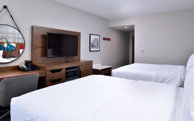 Hampton Inn & Suites Greensboro Downtown