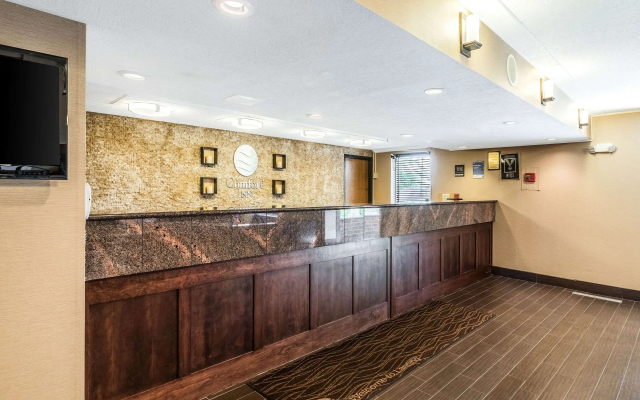 Comfort Inn Lansing West