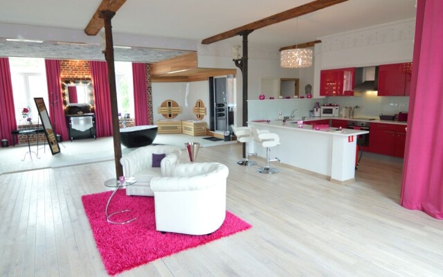Lush Apartment with Sauna, Hot Tub, Mountain Views in Ensival