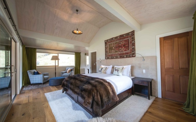 Minaret Station Alpine Lodge – Guest Rooms – Wanaka