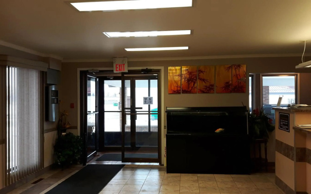 Canway Inn & Suites