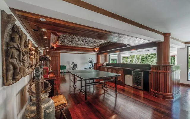 Naiharn 4br Private PoolVilla near Beach