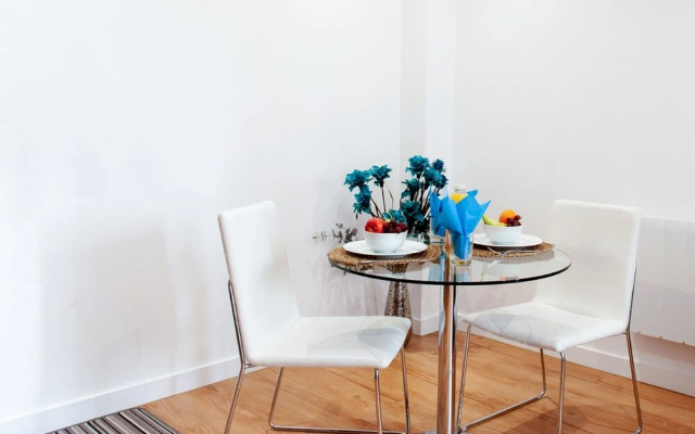 Select Serviced Accommodation - Summit House