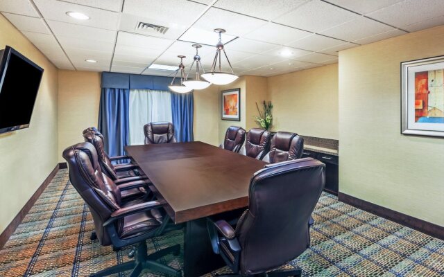 Holiday Inn Express Hotel & Suites BEAUMONT NW by IHG