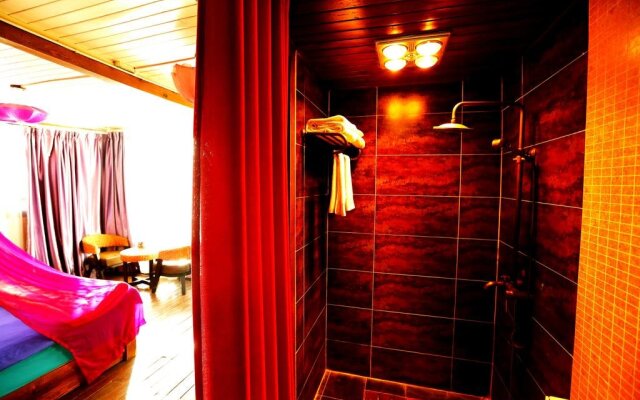Lijiang Yuese Inn