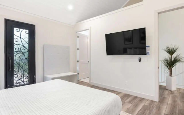 Twice Charmed 8 Bedroom Townhouse