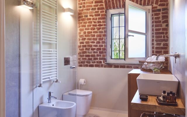 AQVAE Unconventional Country House